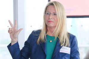 Sixty Minutes mit Henrietta Six