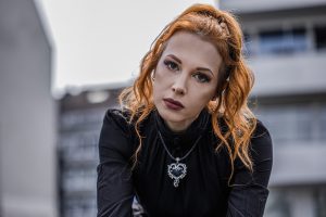 Domina und Politikerin: Die Kunst Menschen zu quälen