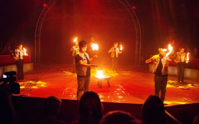 Zwischen Feuer, Trommelwirbel und Applaus